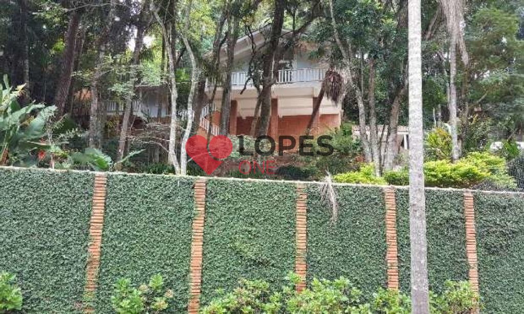 Linda casa à venda em condomínio fechado na Serra da Cantareira com 1.300 m