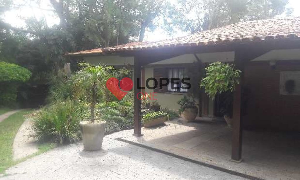 Bela casa à venda na Serra da Cantareira com área total de 3.050m²